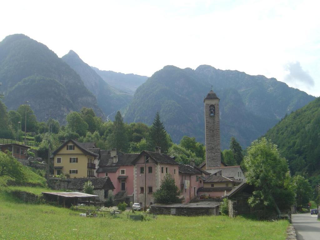 Ristorante Garni Lavizzara Hotell Sornico Rum bild